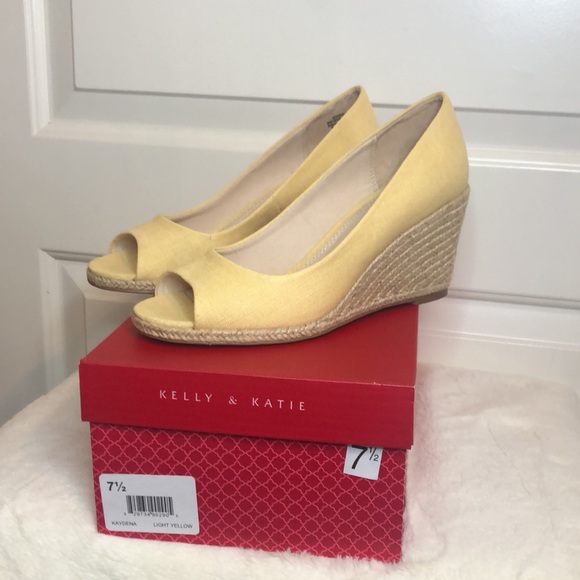 New! Kelly & Katie Kaydena Yellow Wedge - Picture 2 of 12